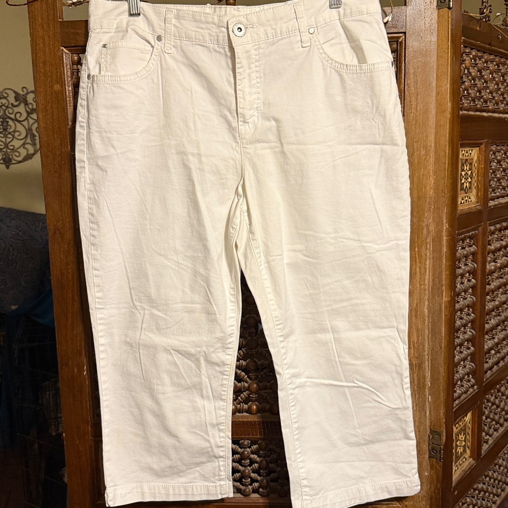 Bandolino White Cropped Jeans
